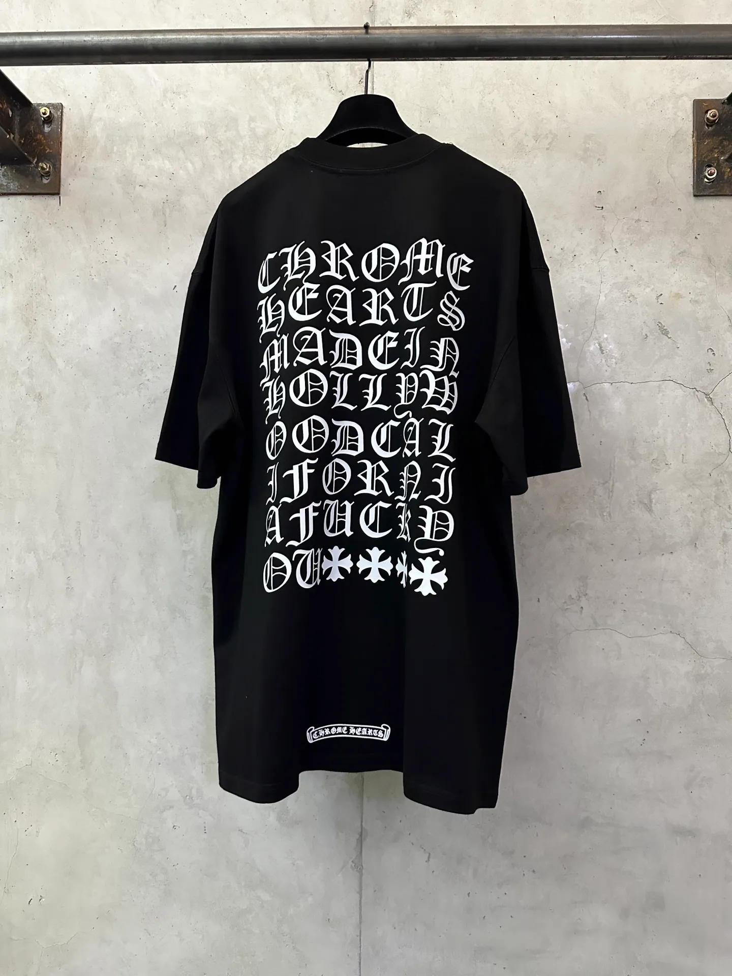 P270 Chrome Hearts 25ss classic Sanskrit gray letter round neck short-sleeved T-shirt. Fabric is high-definition and super heavy. Cotton double yarn compact Xinjiang cotton. Weight 400g. Paired with 2*2 Salona rib. 420g. Clean cloth. Clear texture. Tight feel. Stiff. High color fastness. No deformation. No discoloration. Customized hardware. Thread. Accessories. Alignment. Same style for men and women. -Color: Black White Gray -Size: XS S M L XL